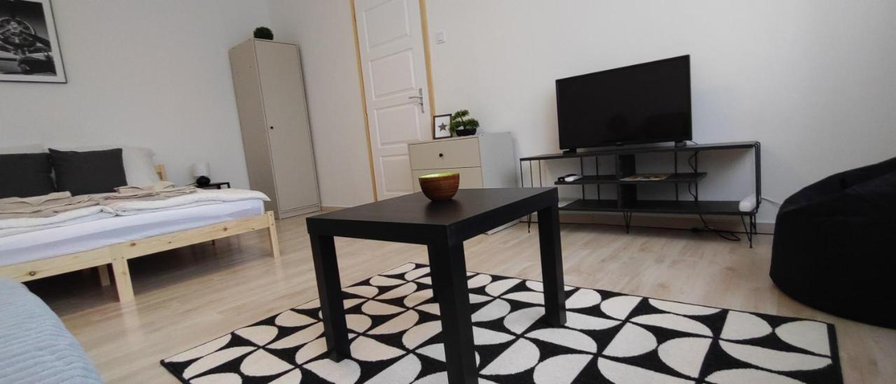Blue Moon Apartman Eger Ngoại thất bức ảnh